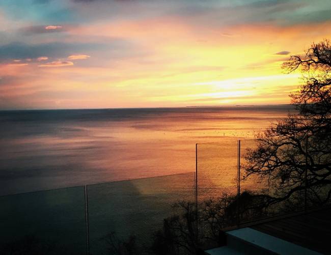 Tramonto visto dalla sauna<br>
Sunset in the sauna<br>
Sonnenuntergang in der Sauna